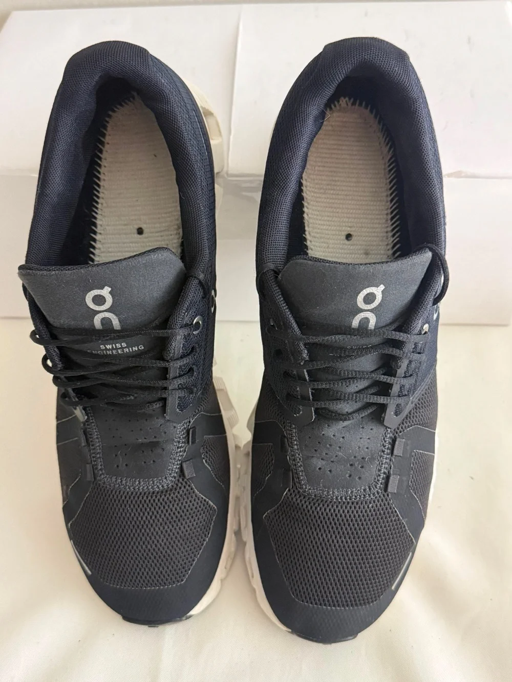 On Cloud 5 Black White Swiss Engineering  Running Shoes Men’s 11 NO INSOLES